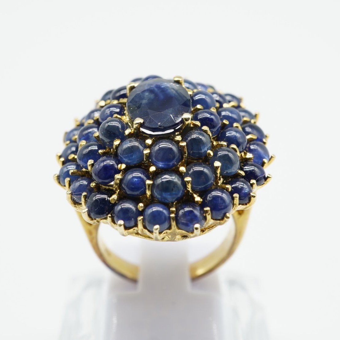 25-Carat Mixed Cut Sapphire Ring – Vintage Elegance with a Modern Touch