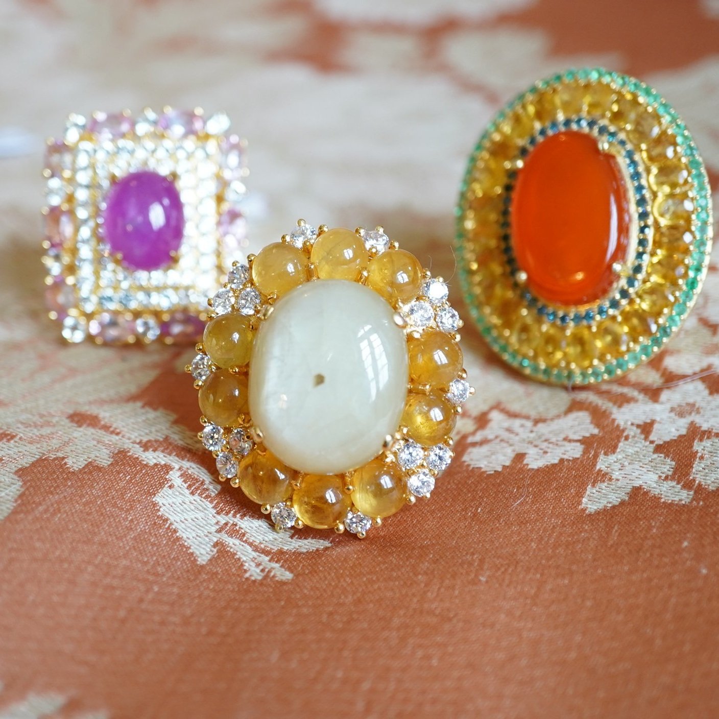 Green ruby and Yellow sapphire and white topaz ring size Fr 55