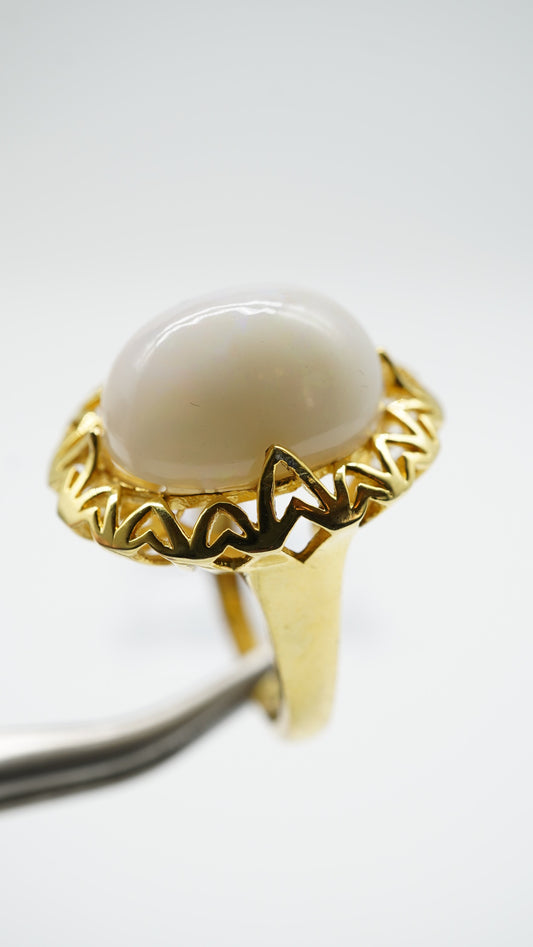 White opal cabochon ring size FR54 UK N, US 7, EU17.2